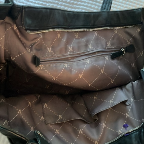 Vince Camuto 100% black leather purse - Picture 8 of 8